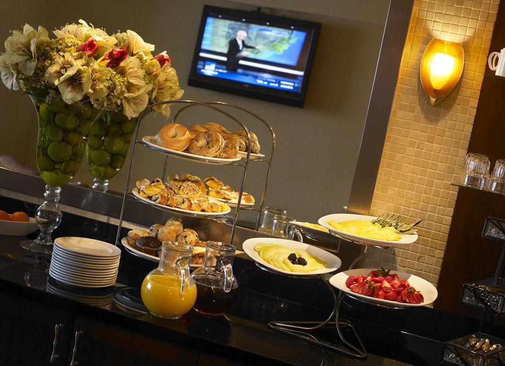 Wyndham Cleveland Airport Hotel Екстериор снимка