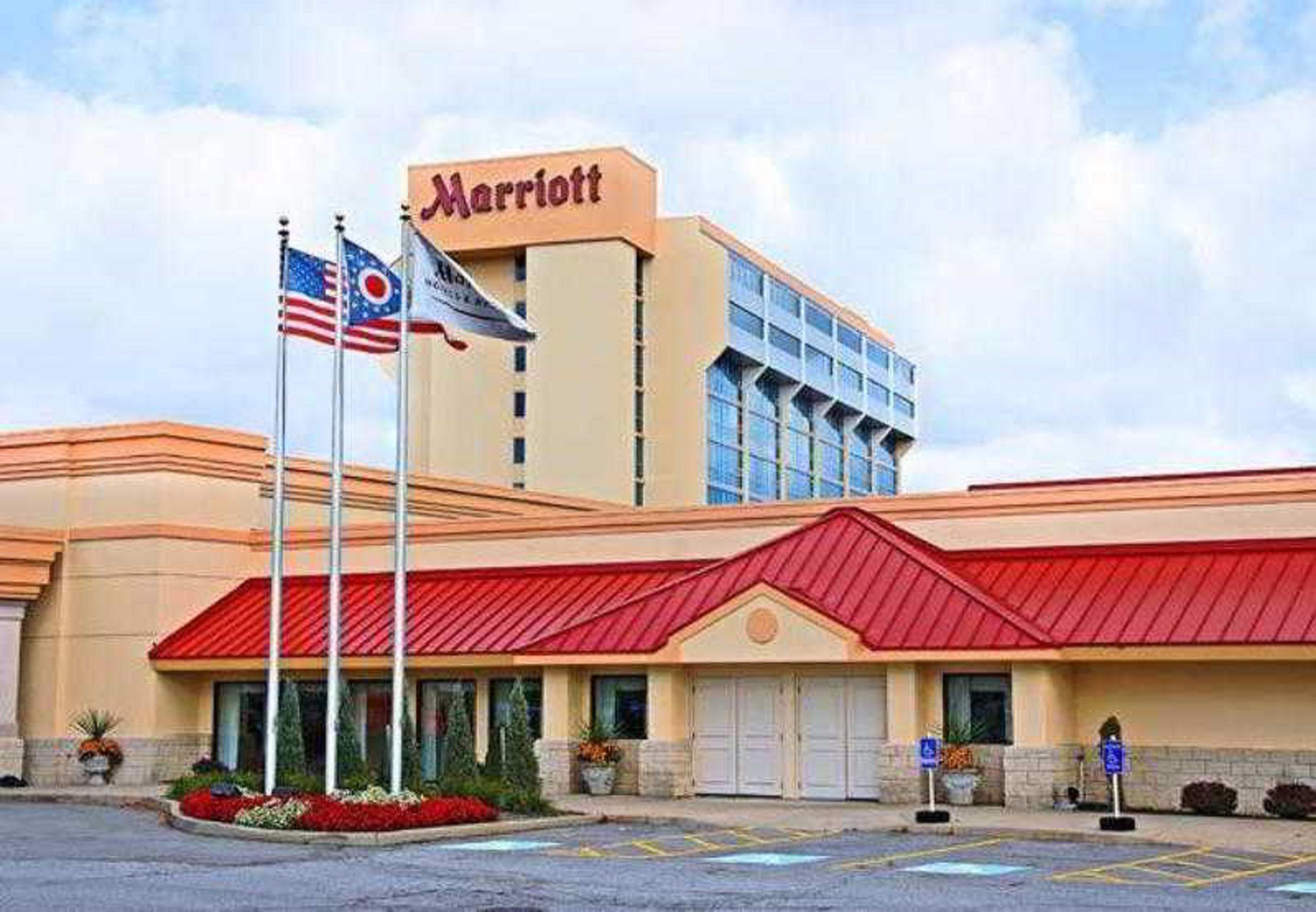 Wyndham Cleveland Airport Hotel Екстериор снимка