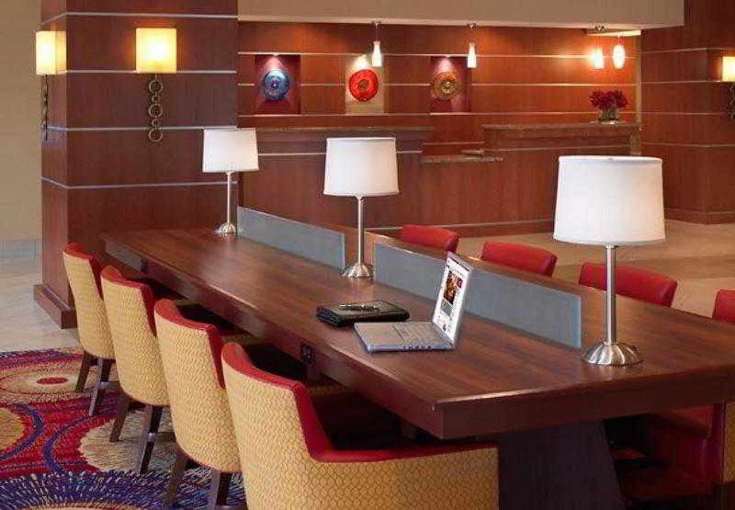 Wyndham Cleveland Airport Hotel Съоръжения снимка