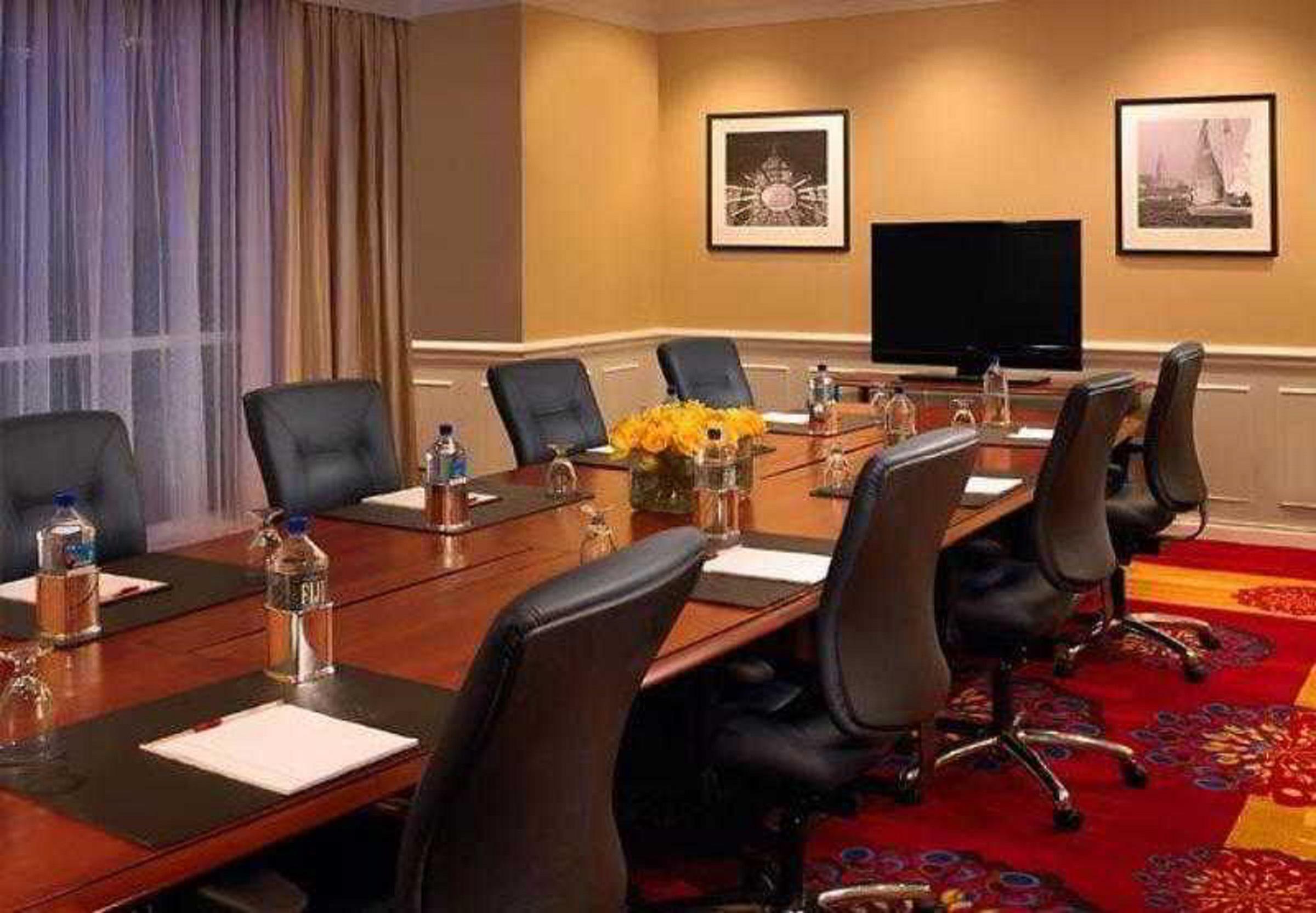 Wyndham Cleveland Airport Hotel Екстериор снимка