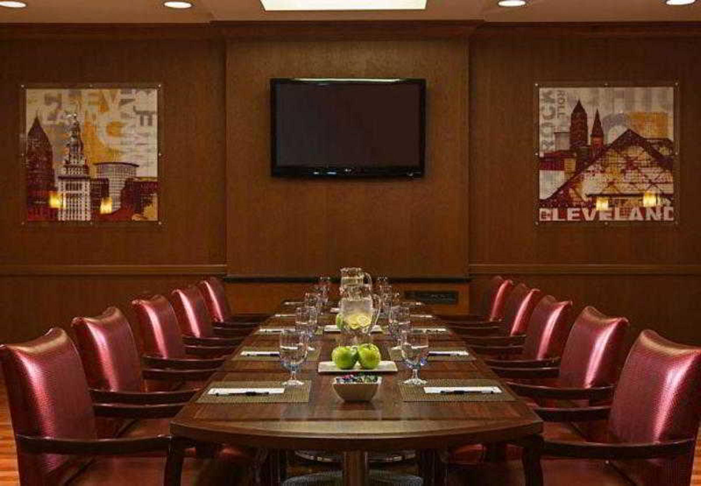 Wyndham Cleveland Airport Hotel Екстериор снимка