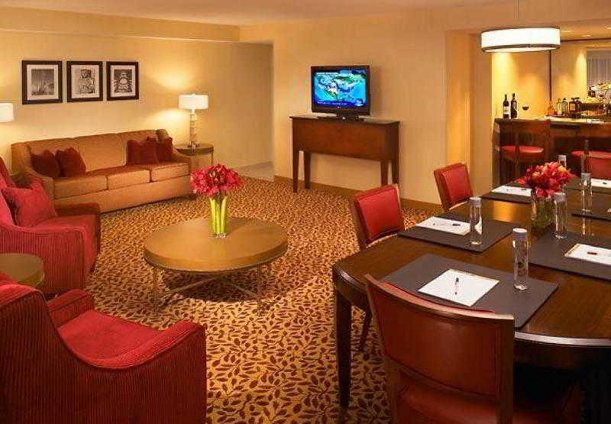 Wyndham Cleveland Airport Hotel Екстериор снимка