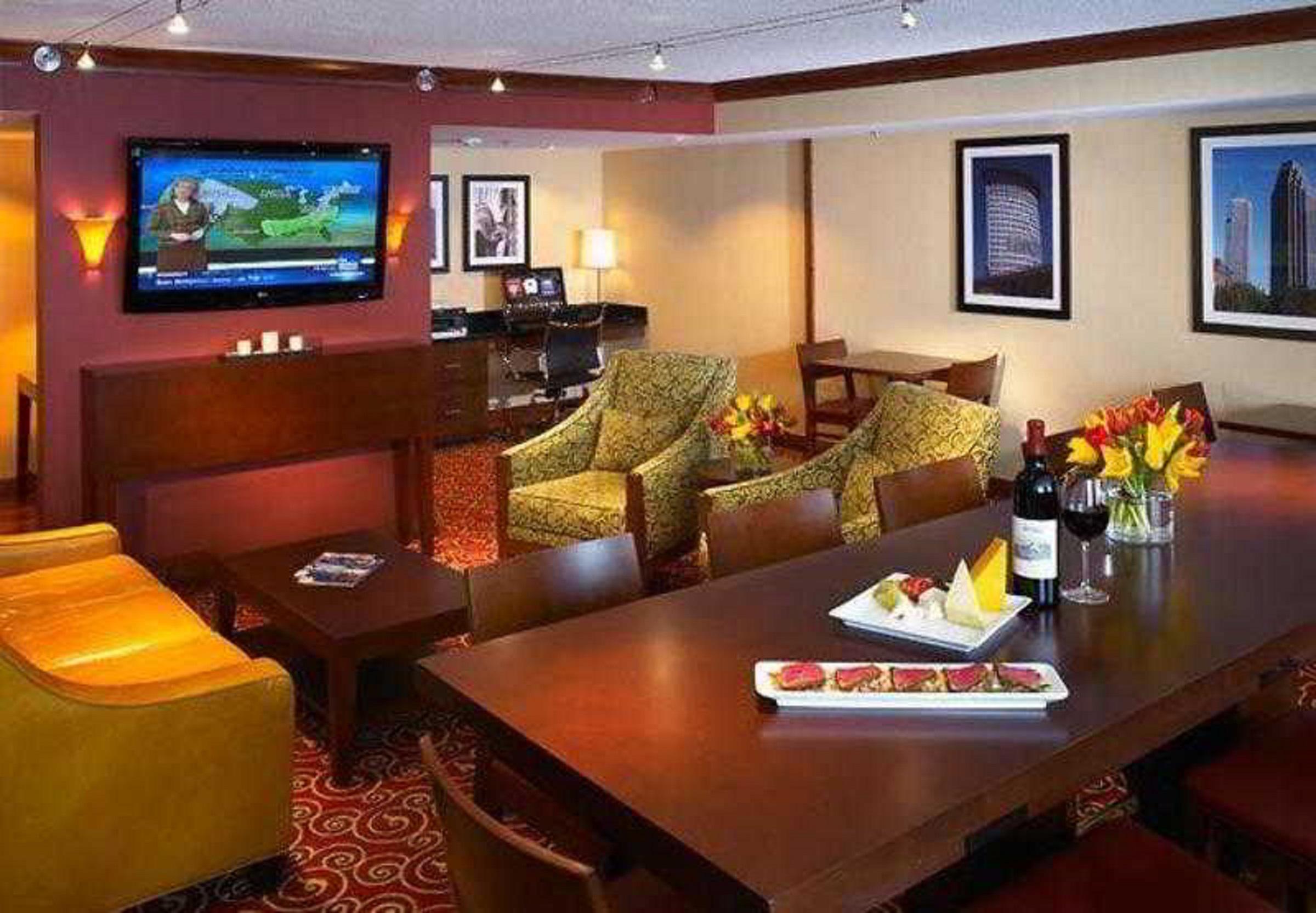 Wyndham Cleveland Airport Hotel Интериор снимка