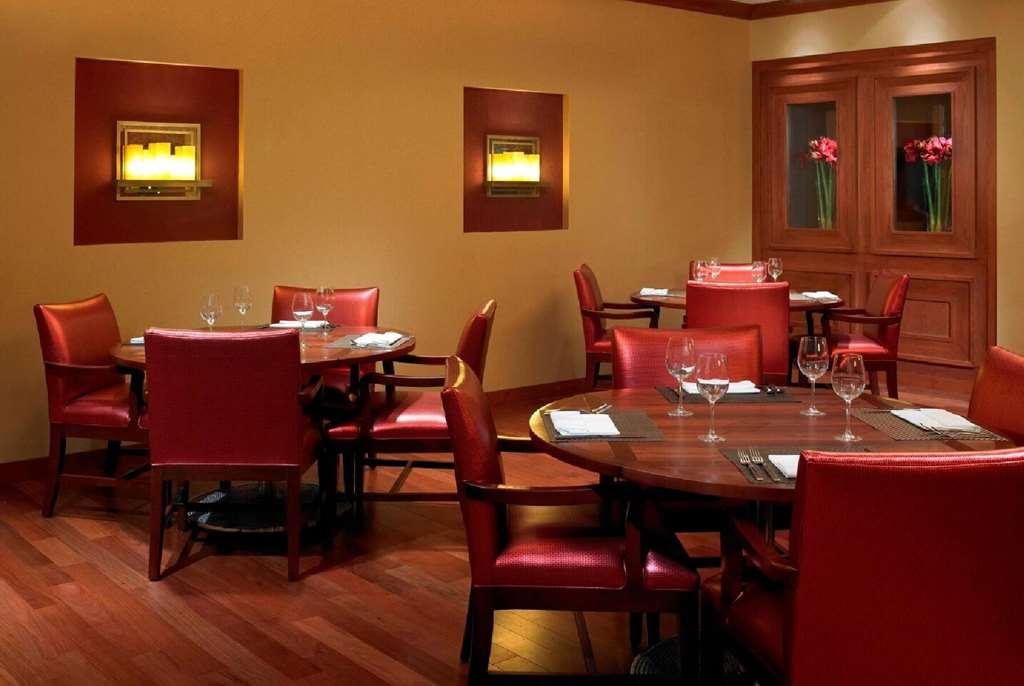 Wyndham Cleveland Airport Hotel Ресторант снимка