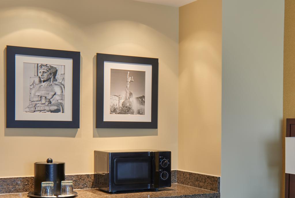 Wyndham Cleveland Airport Hotel Екстериор снимка