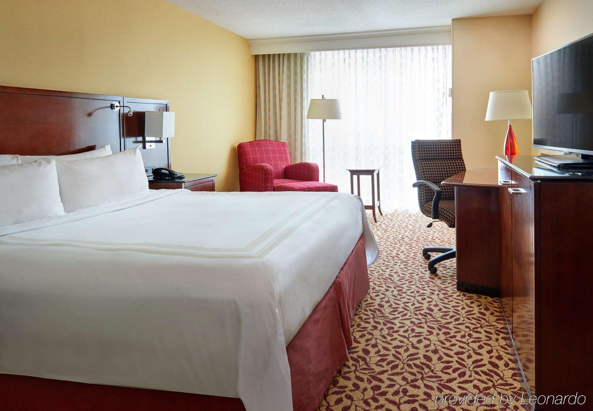 Wyndham Cleveland Airport Hotel Екстериор снимка