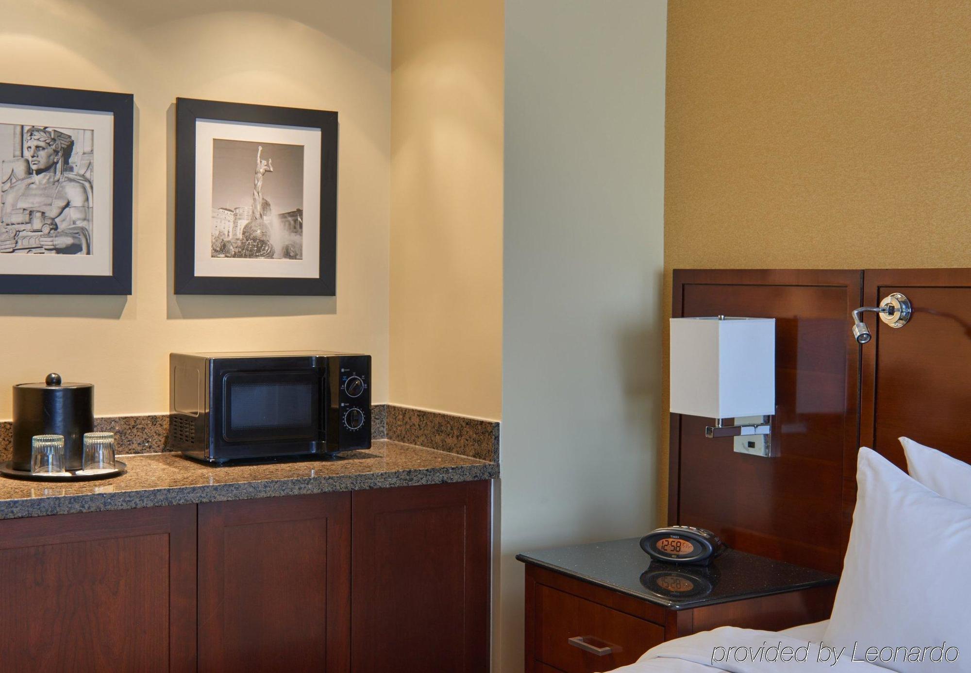 Wyndham Cleveland Airport Hotel Екстериор снимка