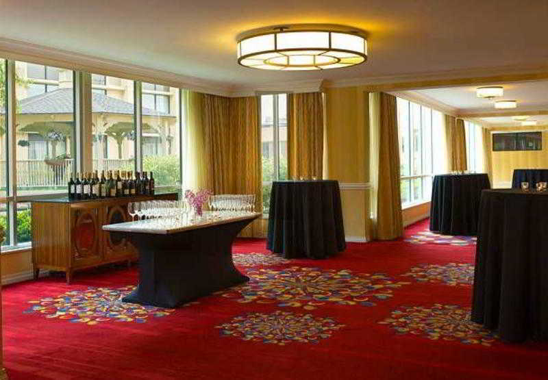Wyndham Cleveland Airport Hotel Екстериор снимка