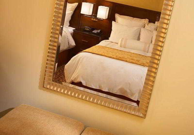 Wyndham Cleveland Airport Hotel Екстериор снимка