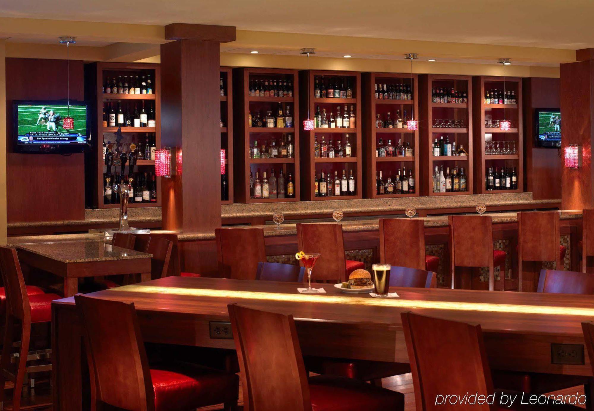 Wyndham Cleveland Airport Hotel Екстериор снимка