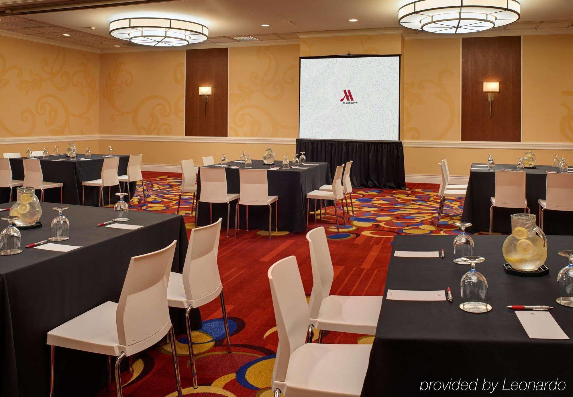 Wyndham Cleveland Airport Hotel Екстериор снимка