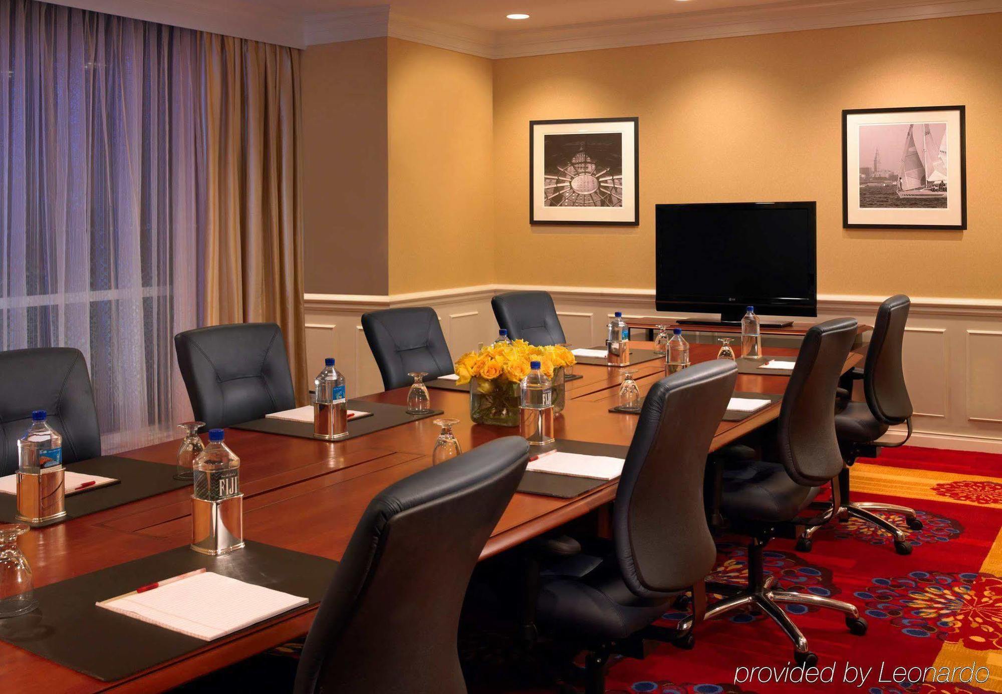 Wyndham Cleveland Airport Hotel Съоръжения снимка