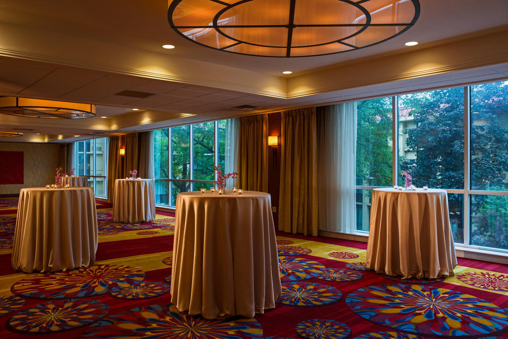 Wyndham Cleveland Airport Hotel Екстериор снимка