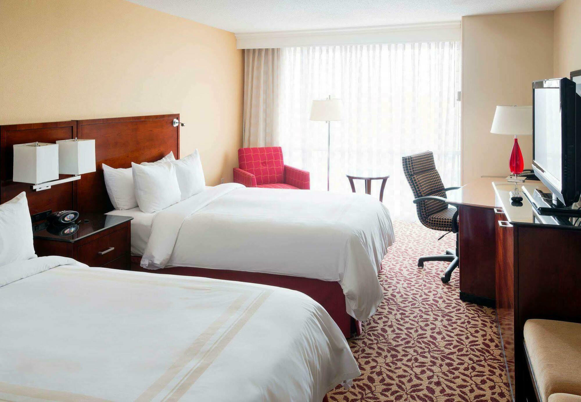 Wyndham Cleveland Airport Hotel Екстериор снимка